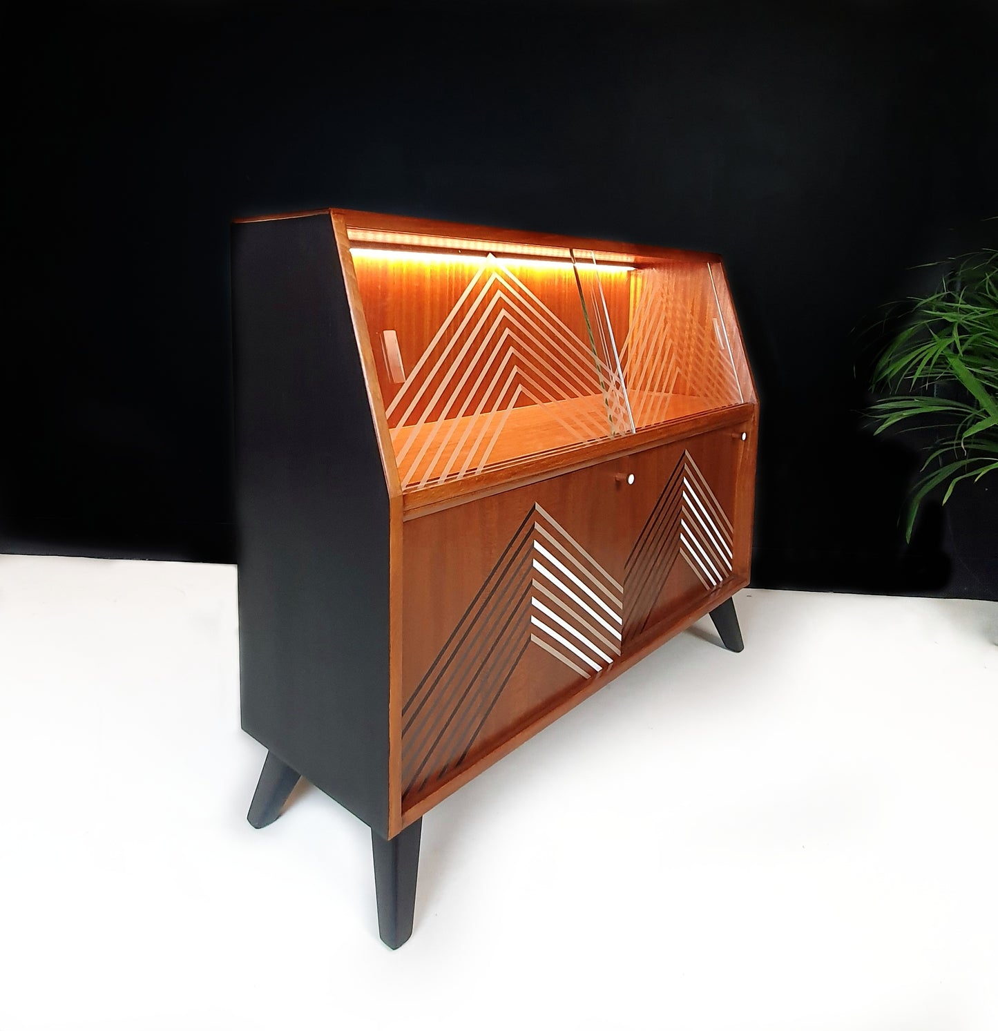 'Peak' - MCM drinks cabinet / mini sideboard with monochrome design